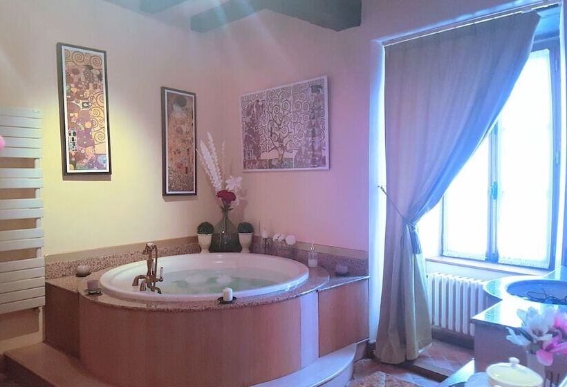 住宿加早餐 Le Café Du Village Bar à Cocktails & à Ambiance