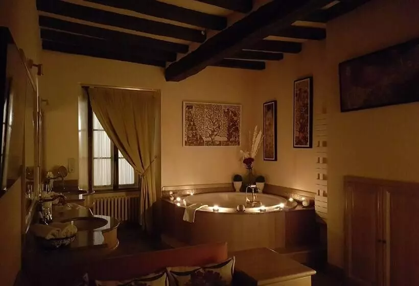 Aamiaismajoitus (B&B) Le Café Du Village   Bar à Cocktails & à Ambiance