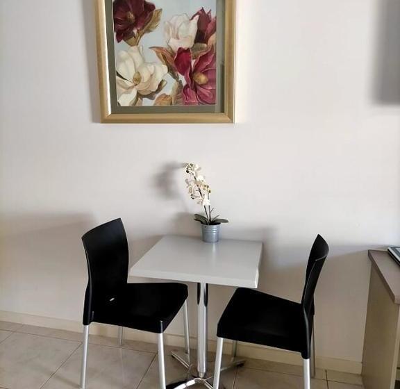 Derby Lodge Self Contained Apartments