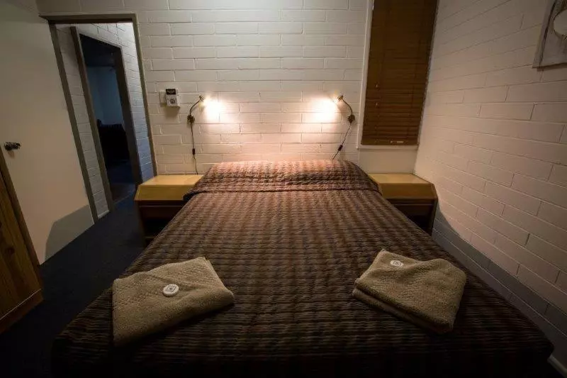 Emerald Gardens Motel & Apartments