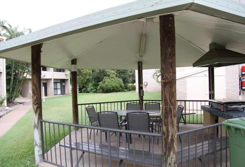 Emerald Gardens Motel & Apartments