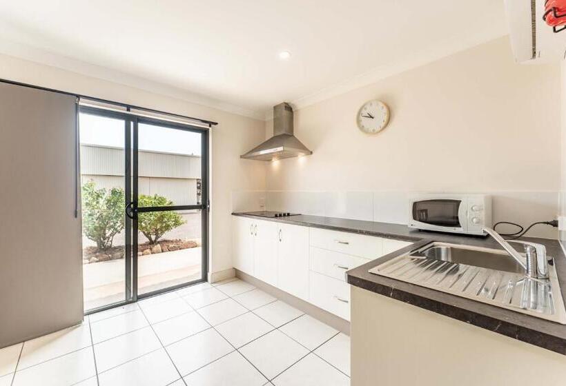 Emerald Gardens Motel & Apartments