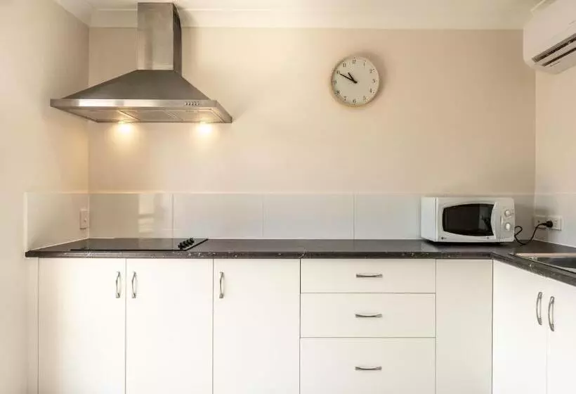 Emerald Gardens Motel & Apartments