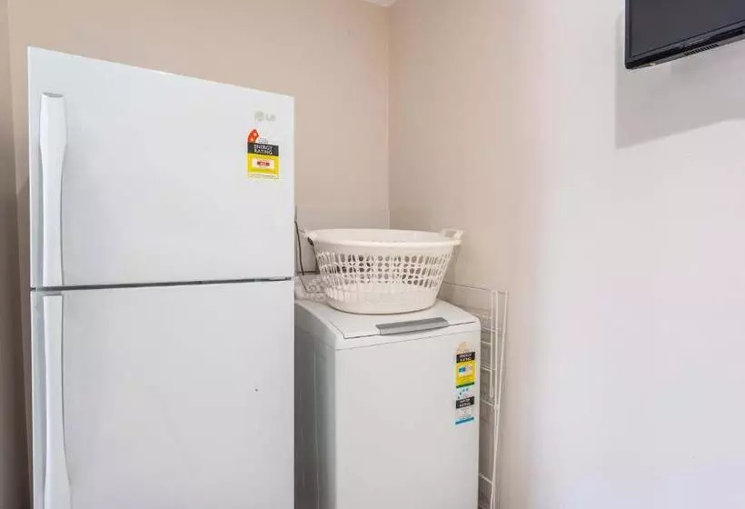 Emerald Gardens Motel & Apartments