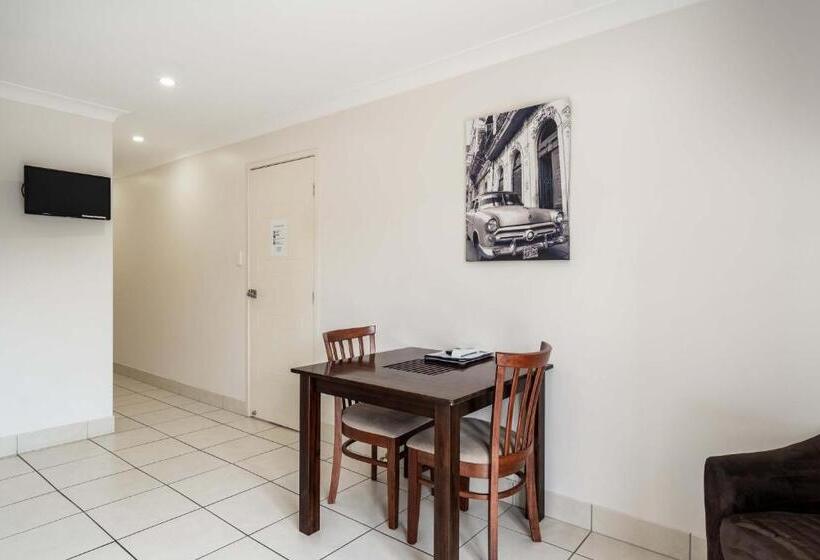 Emerald Gardens Motel & Apartments