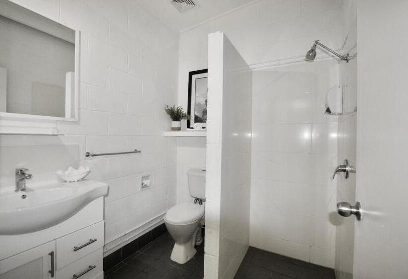 Hideaway Noosa Men Only Beach Resort