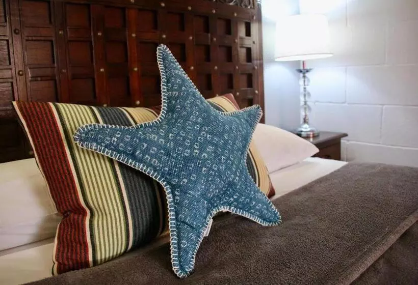 Hideaway Noosa Men Only Beach Resort