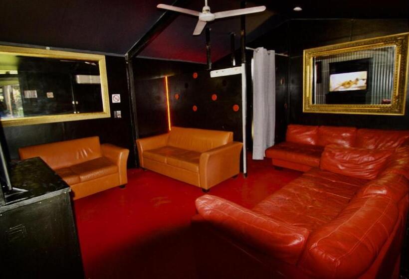 Hideaway Noosa Men Only Beach Resort