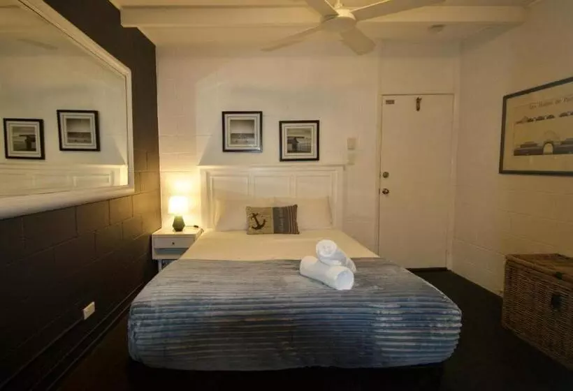 Hideaway Noosa Men Only Beach Resort