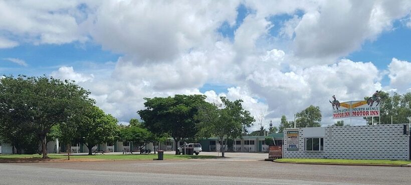 فندق على الطريق Fourth Avenue Motor Inn