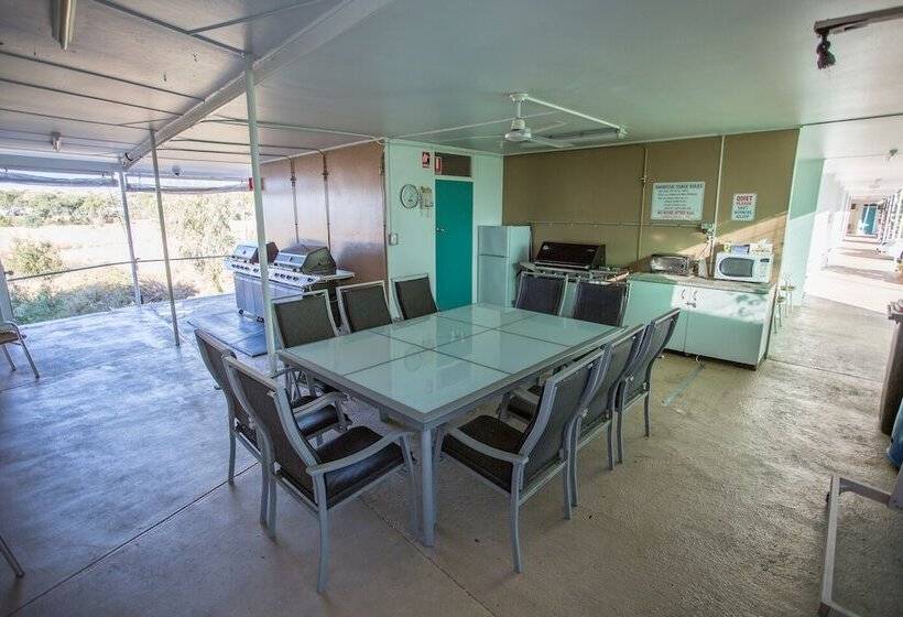 فندق على الطريق Fourth Avenue Motor Inn