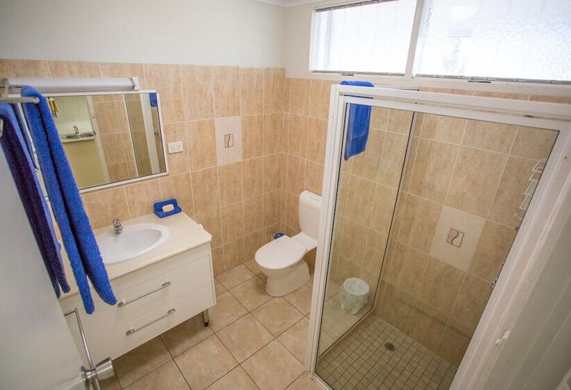 فندق على الطريق Fourth Avenue Motor Inn