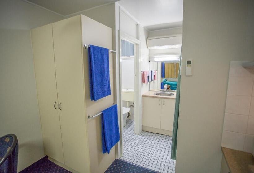 فندق على الطريق Fourth Avenue Motor Inn