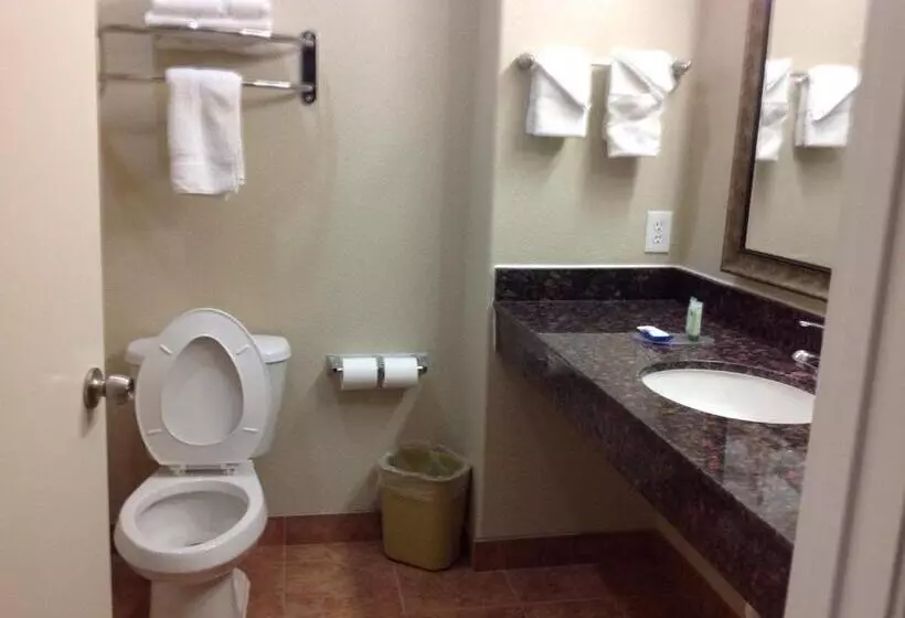 Motelli Yorktown Inn And Suites