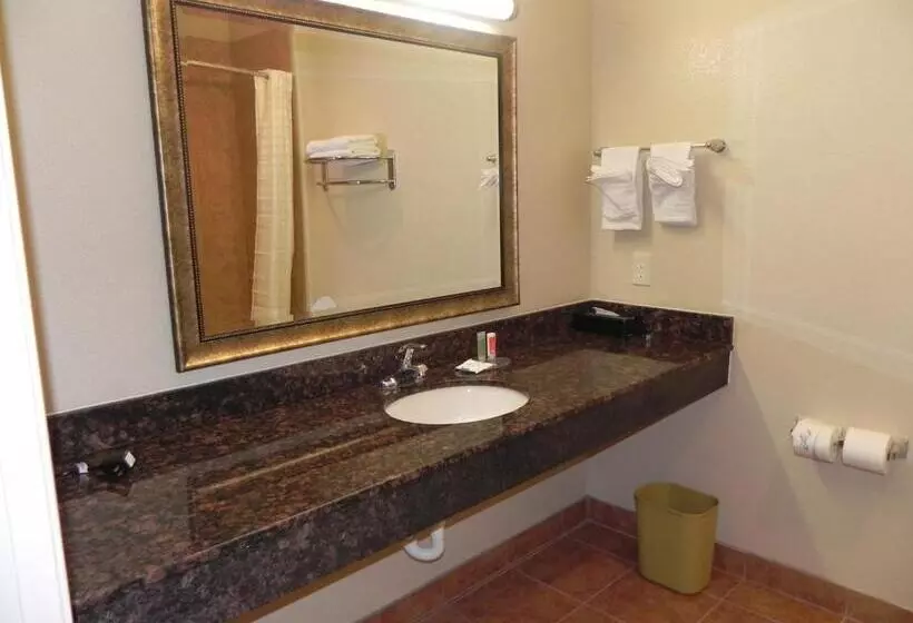 Motelli Yorktown Inn And Suites