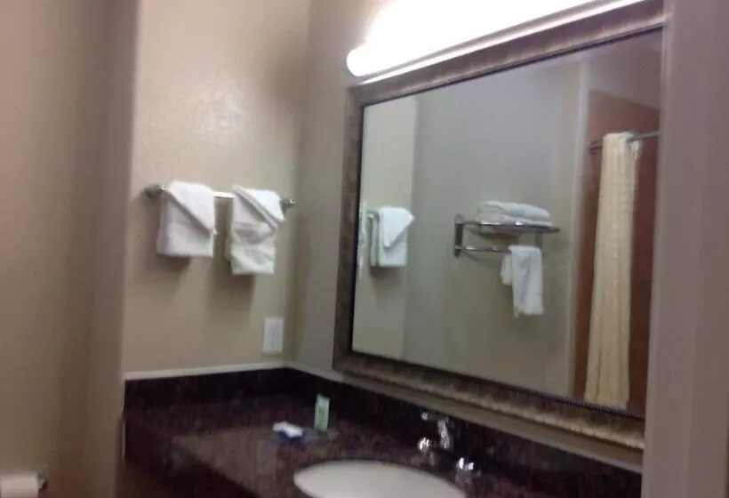 Motelli Yorktown Inn And Suites