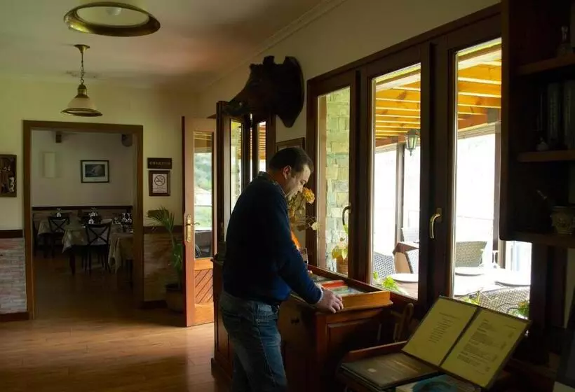 پانسیون Hostal Monte Rio