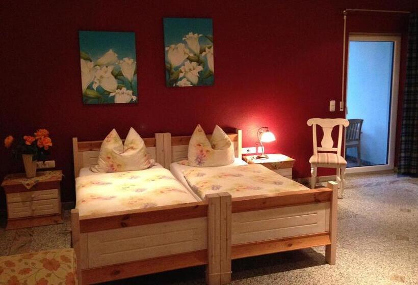 بنسيون La Lanterna