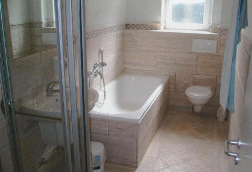 بنسيون La Lanterna