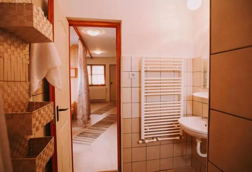 تختخواب و صبحانه Bosnyák Panzió