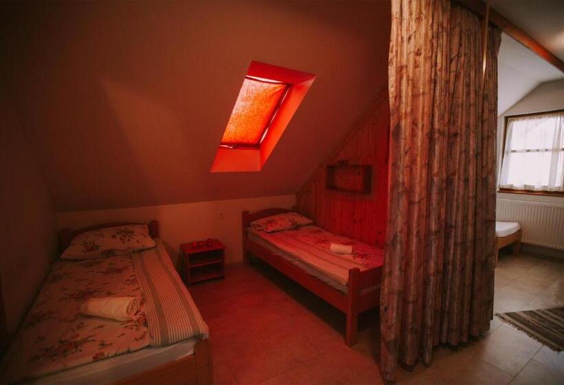 تختخواب و صبحانه Bosnyák Panzió