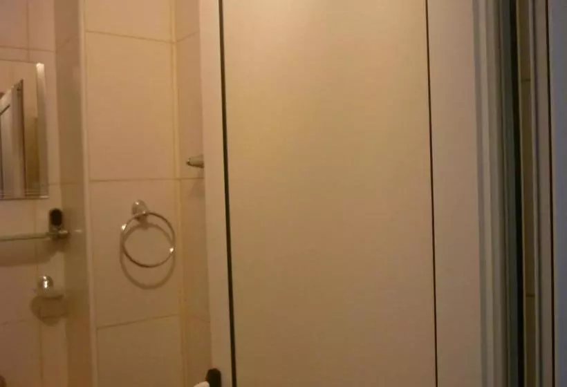 هتل Strajica
