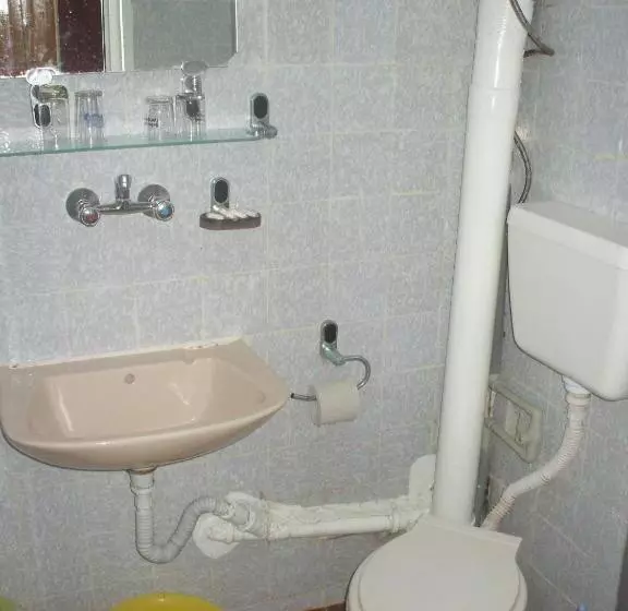 هتل Strajica