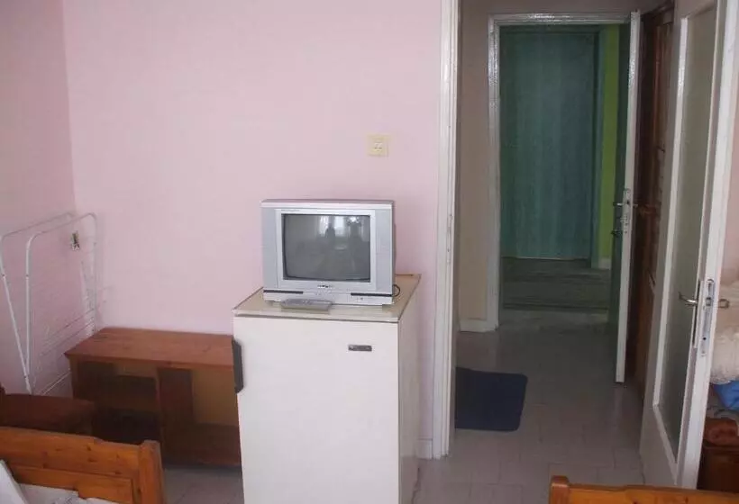هتل Strajica