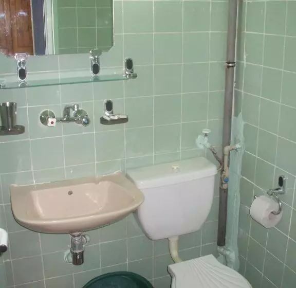 هتل Strajica