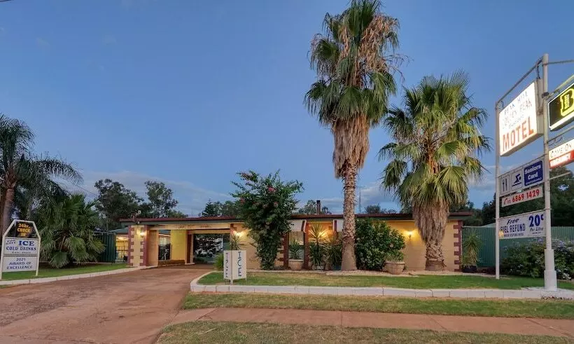Golden Peak Motel Peakhill