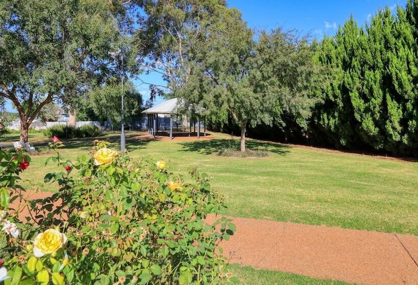 Golden Peak Motel Peakhill