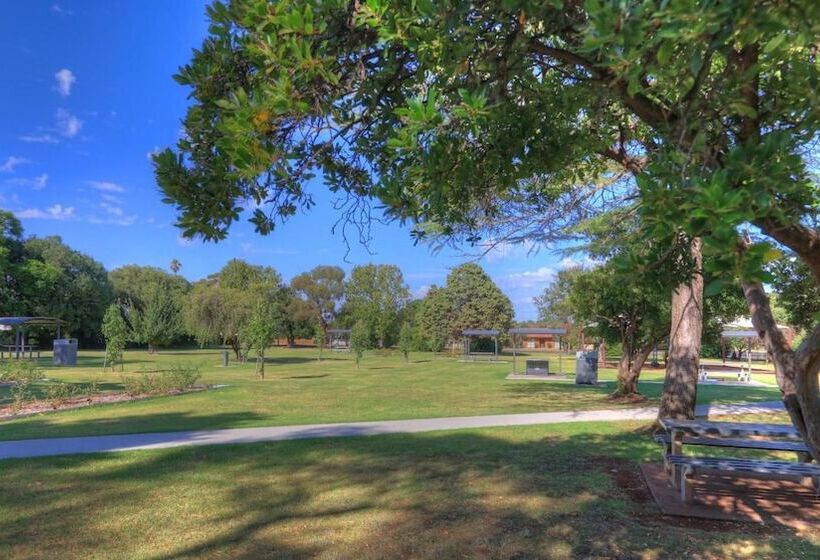 Golden Peak Motel Peakhill