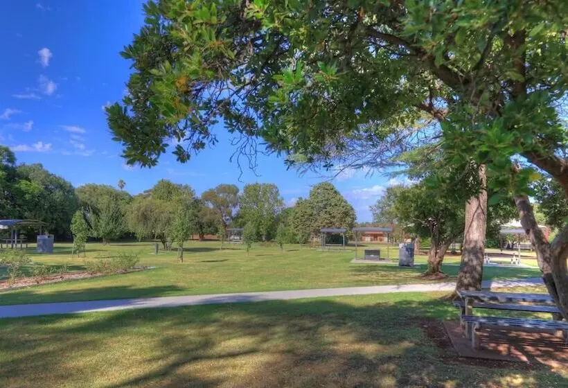 Golden Peak Motel Peakhill