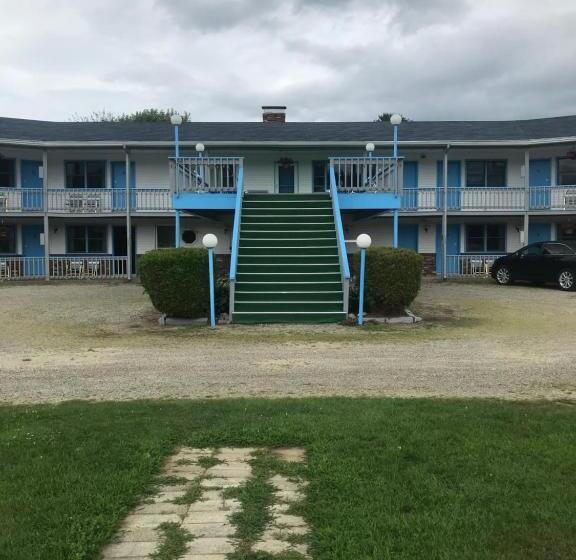 汽车旅馆 Four Seasons Motor Inn