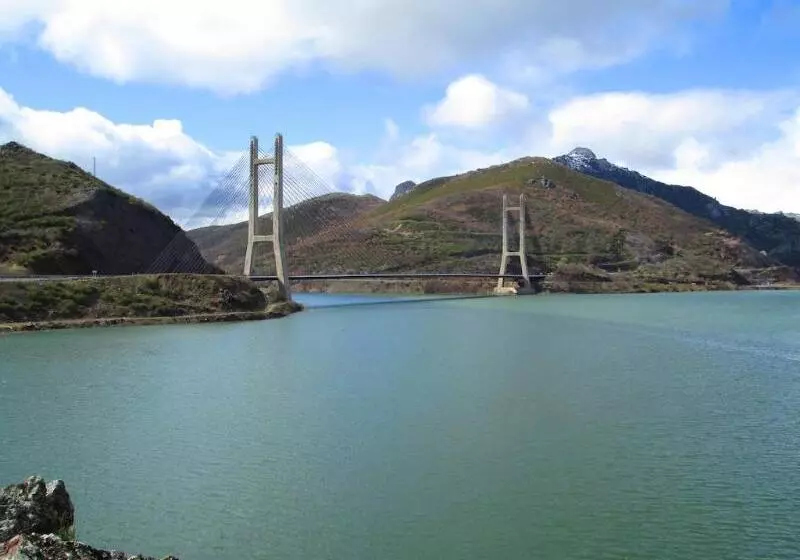 فندق Balneario Caldas De Luna