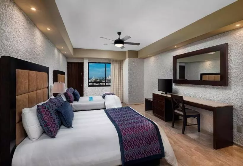 Hotel El Cid El Moro Beach