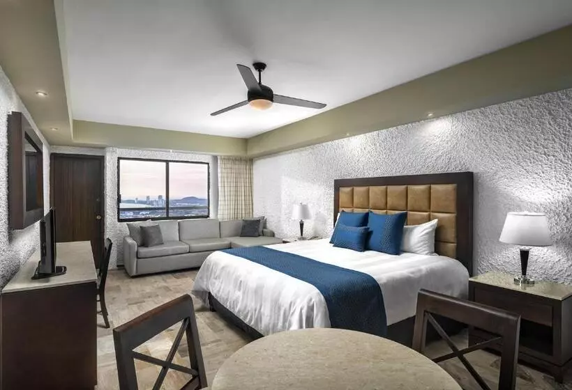 Hotel El Cid El Moro Beach