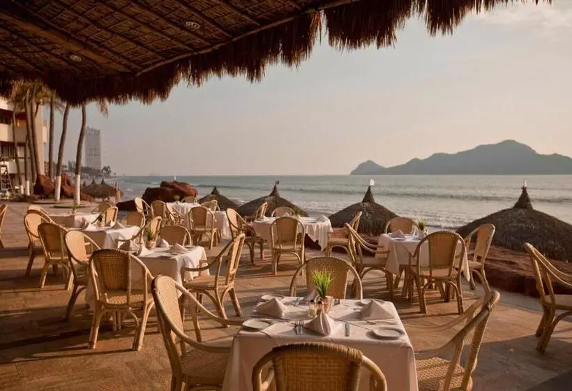 Hotel El Cid El Moro Beach