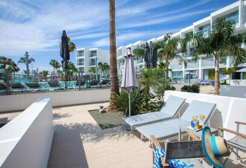 Limanaki Beach Hotel & Suites