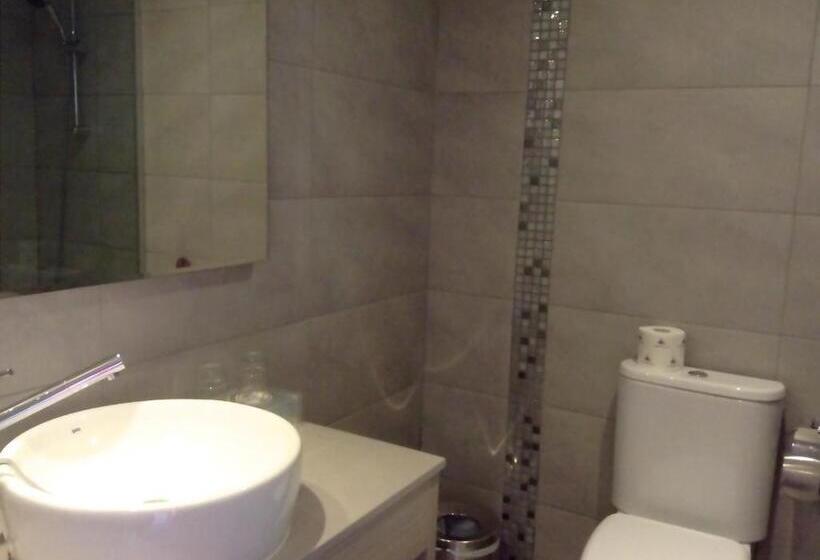 Limanaki Beach Hotel & Suites