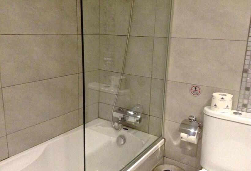 Limanaki Beach Hotel & Suites