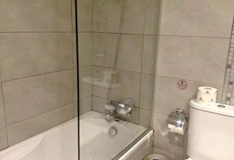 Limanaki Beach Hotel & Suites