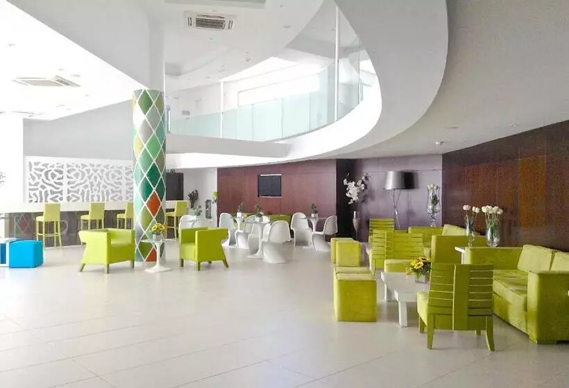 Limanaki Beach Hotel & Suites