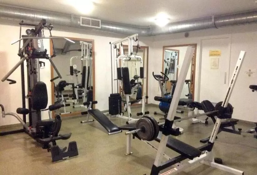 Limanaki Beach Hotel & Suites