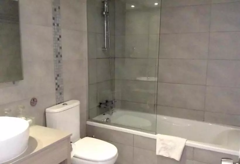 Limanaki Beach Hotel & Suites