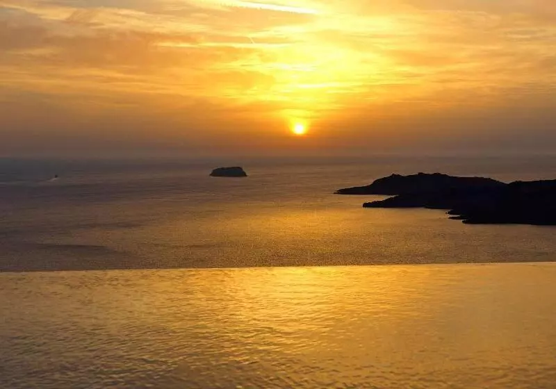 Lilium Hotel Santorini