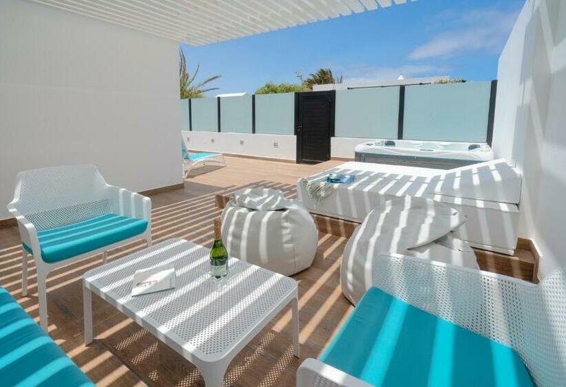 Relaxia Lanzasur Club Aqualava Water Park