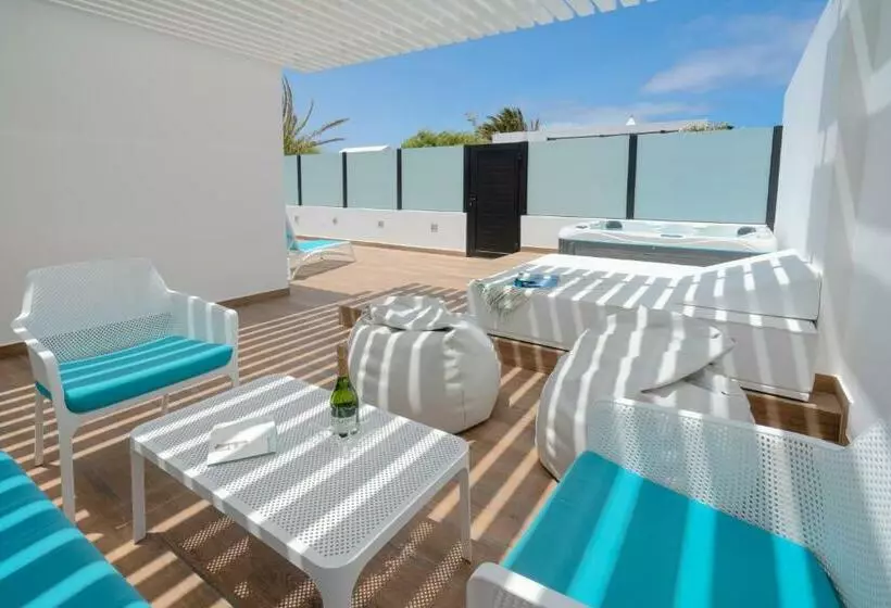 Relaxia Lanzasur Club  Aqualava Water Park