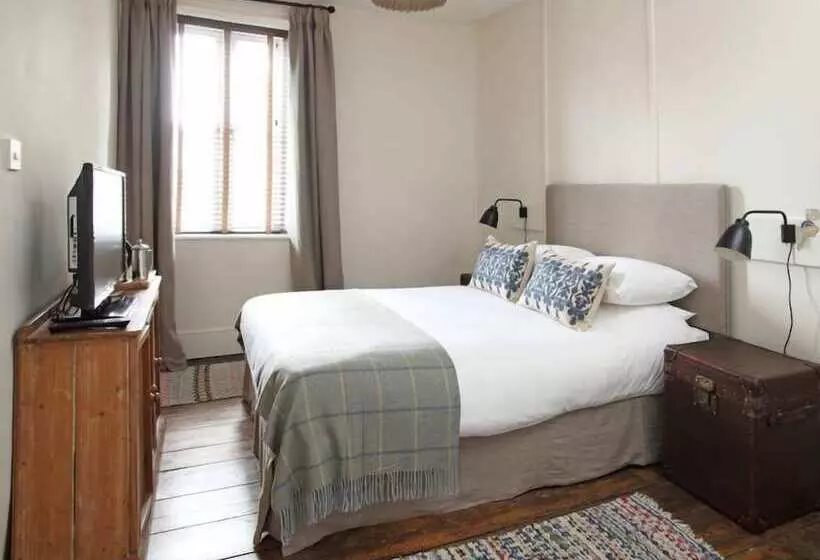 Retkeilymaja Black Lion