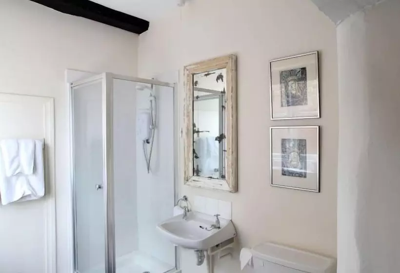 Retkeilymaja Black Lion